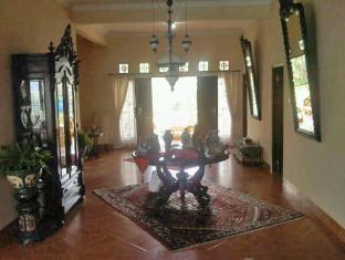 Villa Riri By The London Living Depok Exterior photo